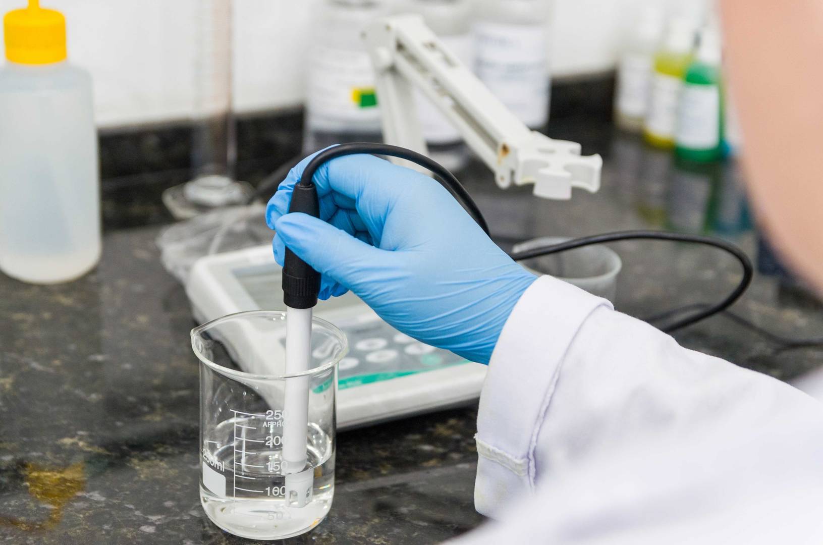 Condutividade, pH e neutralização