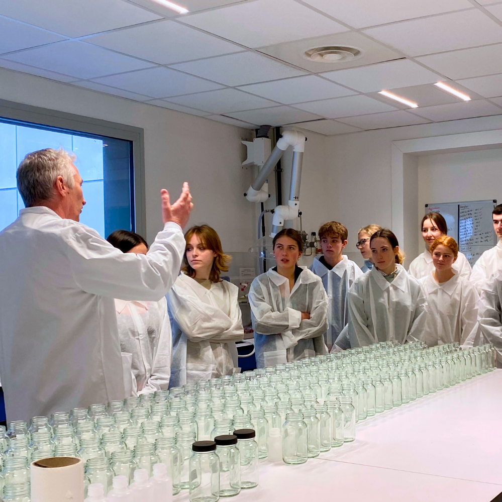 Visite lycéens dans nos laboratoires en France